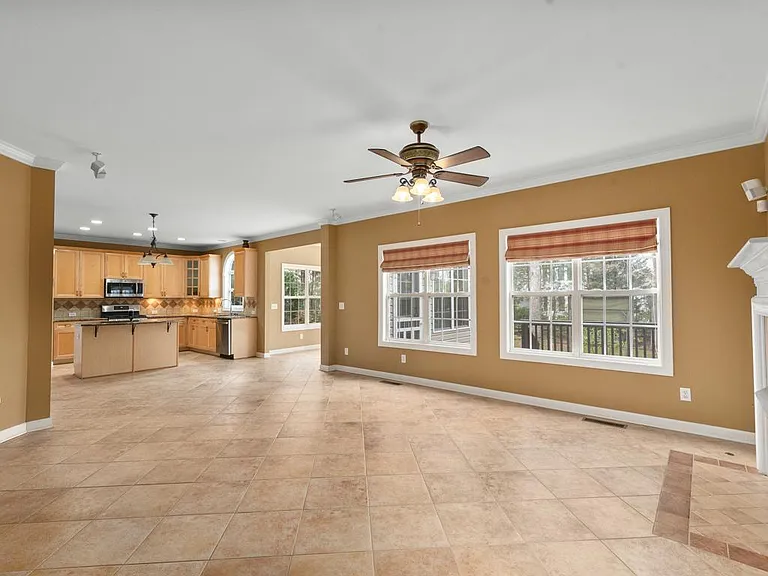 11415 Fountaingrove Dr — Photo 10