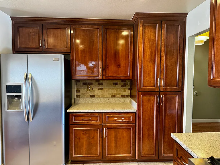 909 Saint Ann Dr — Photo 2