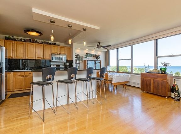 4th image of 3900 N Lake Shore Dr APT 10A