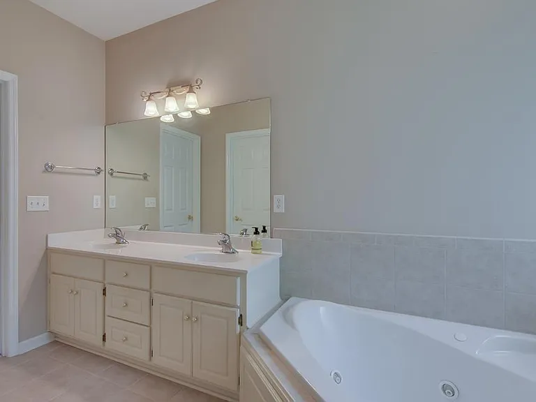 4325 Colony Sq — Photo 22