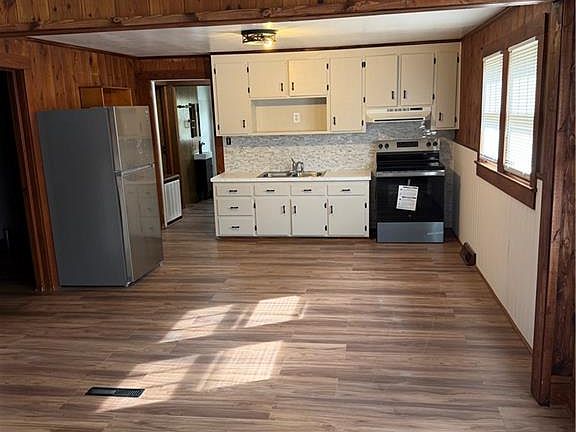 5th image of 5121 Center Rd
