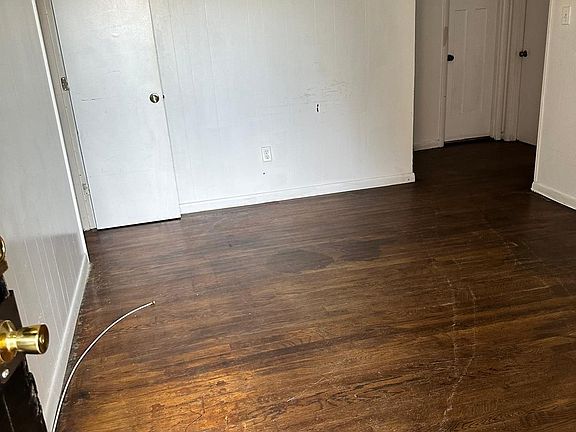 5th image of 2115 Phaup St APT 6