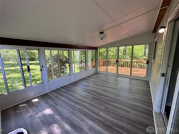 4th image of 120 Acorn Cir