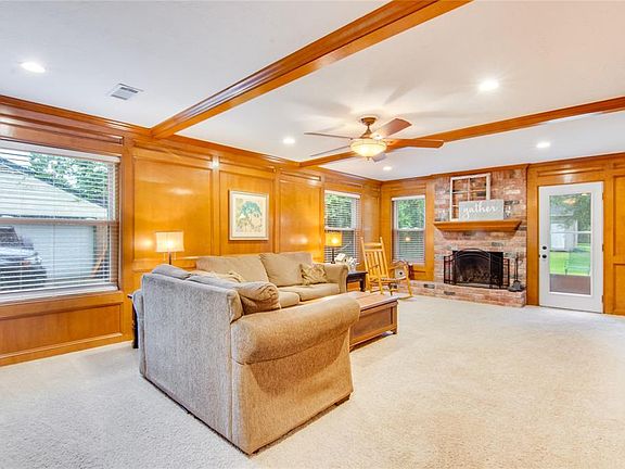 5th image of 32923 Westwood Square East Dr