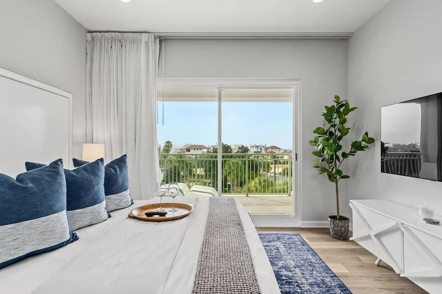 Studio, 1.0 bath, 322 sqft, $1,995 — Photo 3