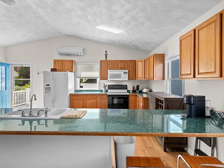 146 Dana Ave #R — Photo 12