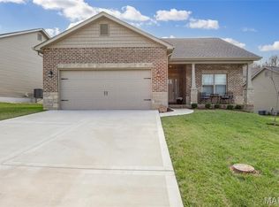8013 Villa Valley Ln, Caseyville, IL 62232