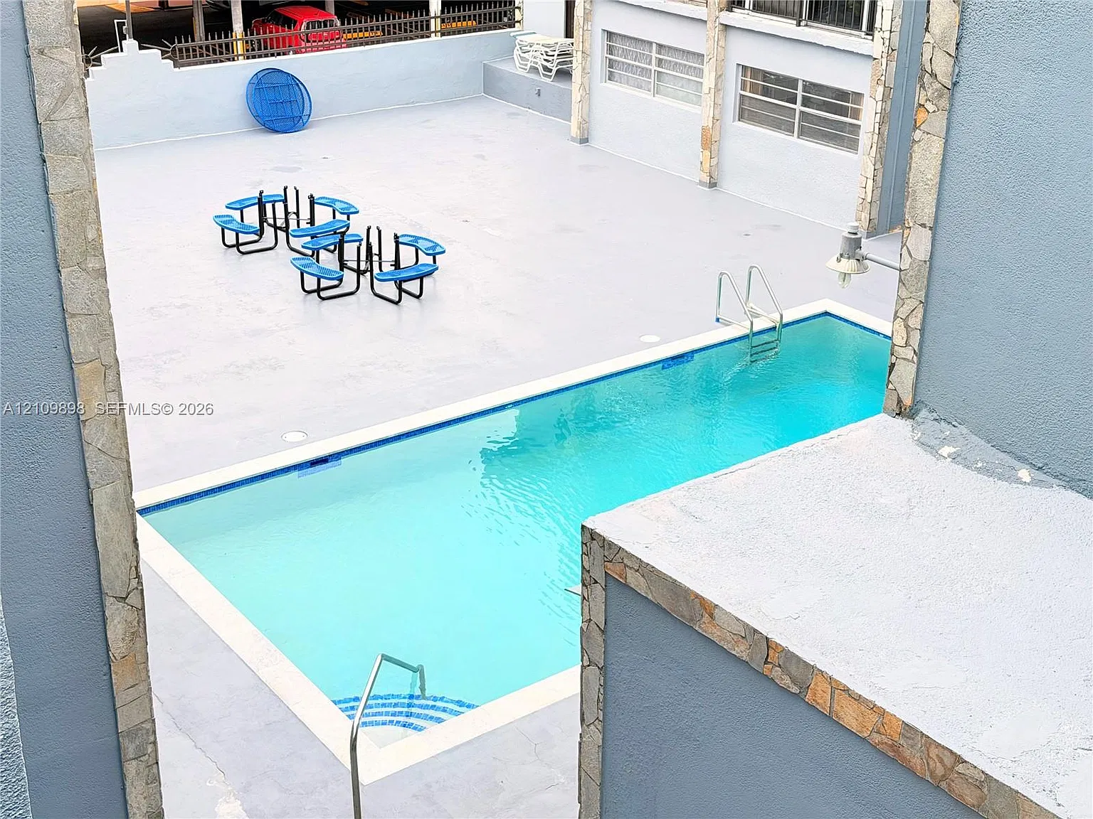 Focsa Condo — Photo 3