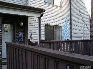 706 Hilltop Ct, Coram, NY 11727
