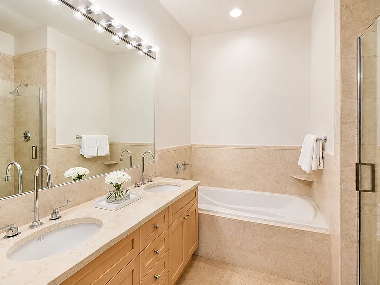 252 7th Ave #8U — Photo 7