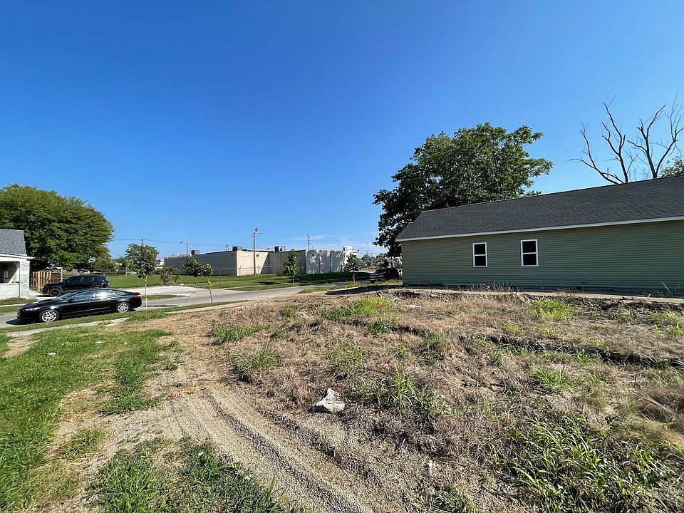 2nd image of 2530 Station St