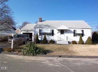 37 Roosevelt Dr, Ansonia, CT 06401