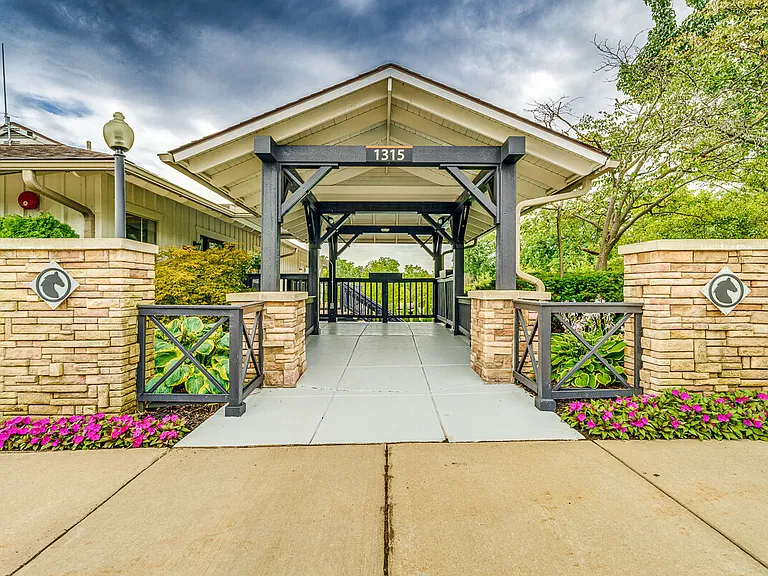 Valley Ranch — Photo 16