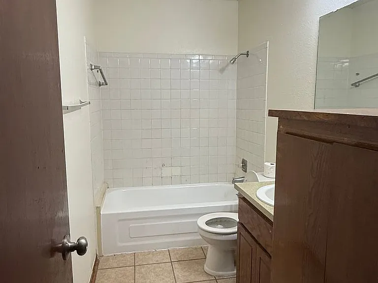 Fox Valley Apartments — Photo 44