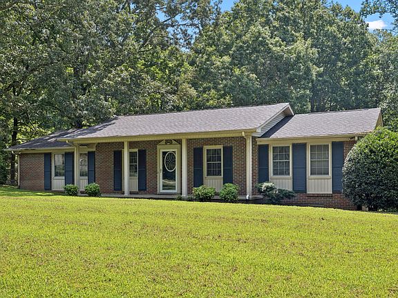 3rd image of 106 Dogwood Cir