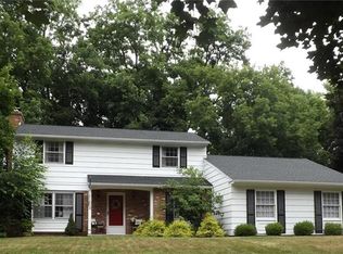 8 Peachtree Ln, Pittsford, NY 14534