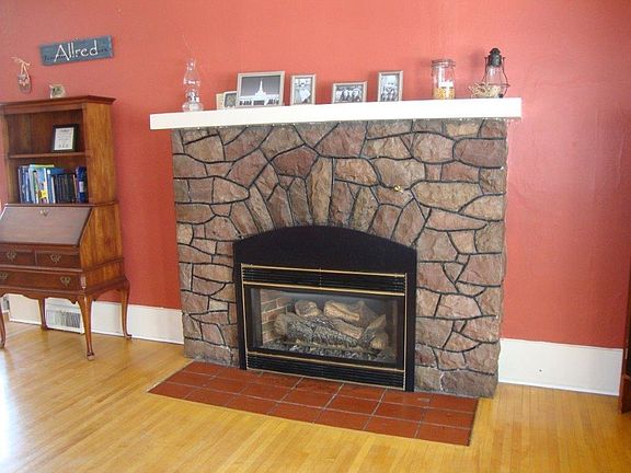 3rd image of 501 Blaine St