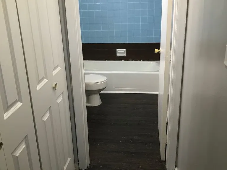 2085 Fontaine Building — Photo 13