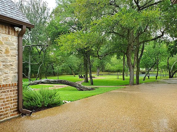 3rd image of 453 Creek Xing