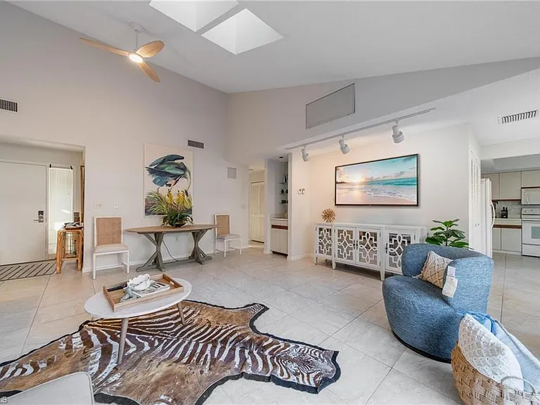 878 Meadowland Dr #G — Photo 1