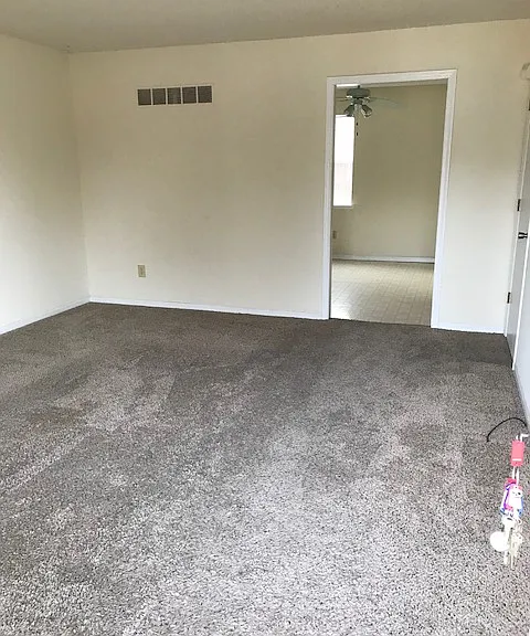400 NE Timbercreek Dr — Photo 4