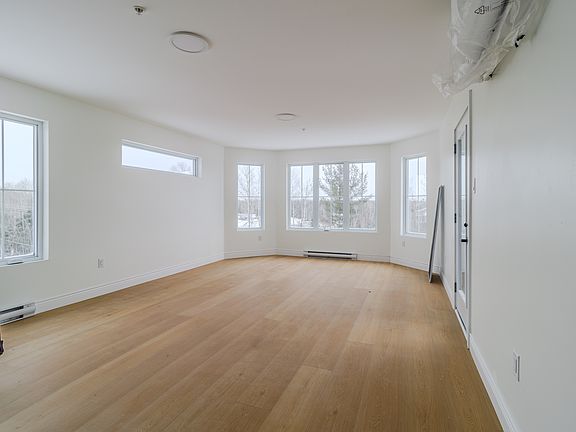 2nd image of 975 Brookside Dr #0