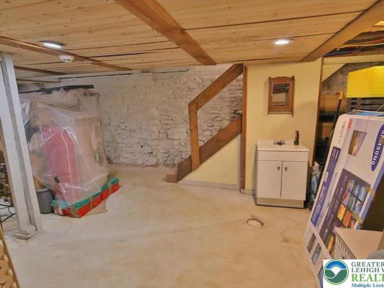 325 N 8th St #1 — Photo 11