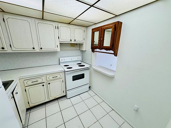 4th image of 8000 Sunrise Lakes Drive #106