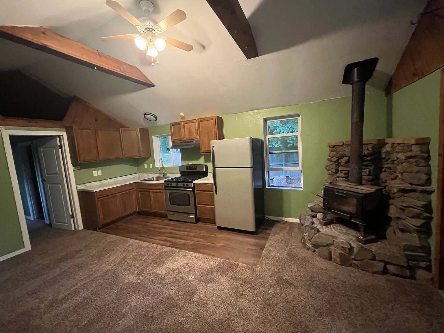 1 bed, 600 sqft, $1,300 — Photo 3