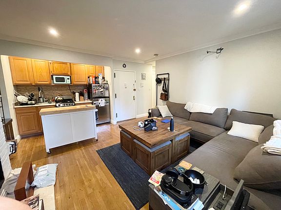 3rd image of 246 W 20th St APT 3C