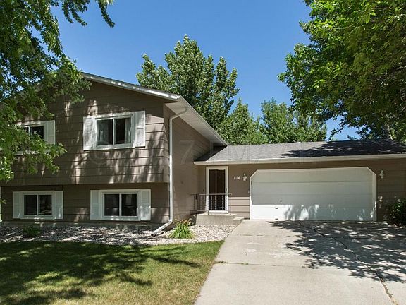 2nd image of 814 10th Ave E
