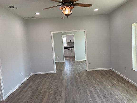 4th image of 709 E Harris Ave