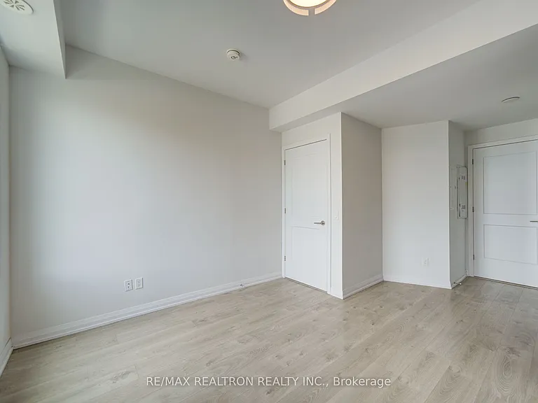 1050 Portage Pkwy #Townhouse 33 — Photo 24