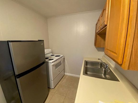 4th image of 230 N Broad St APT E