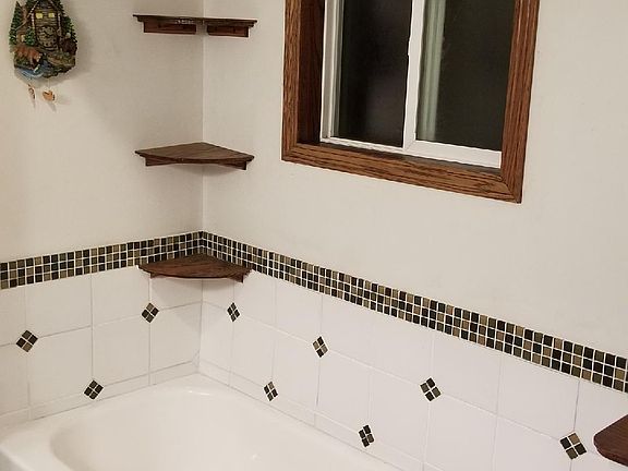 2nd image of 1123 E Milwaukee Ave