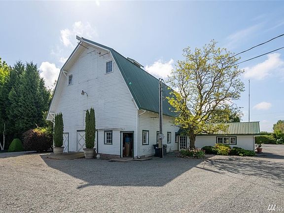 Barn with loft area. >