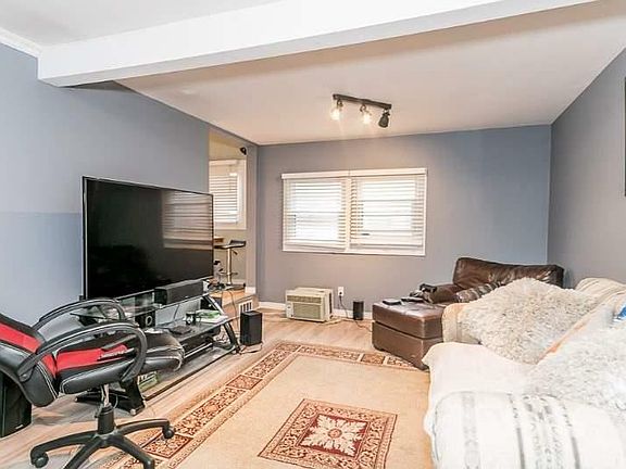4th image of 147 Burton Ave