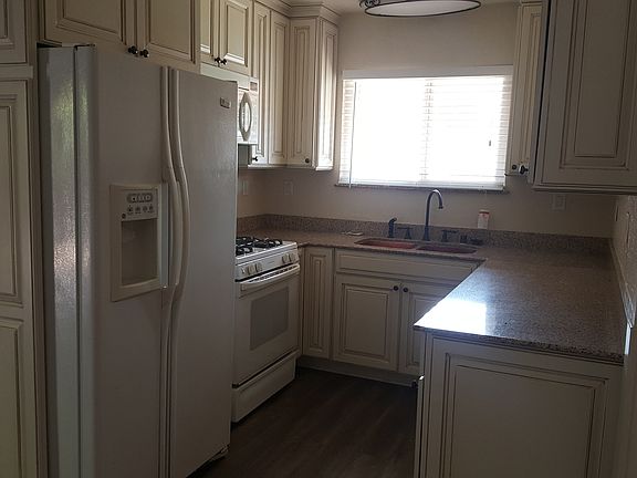 5th image of 3904 Ezie St