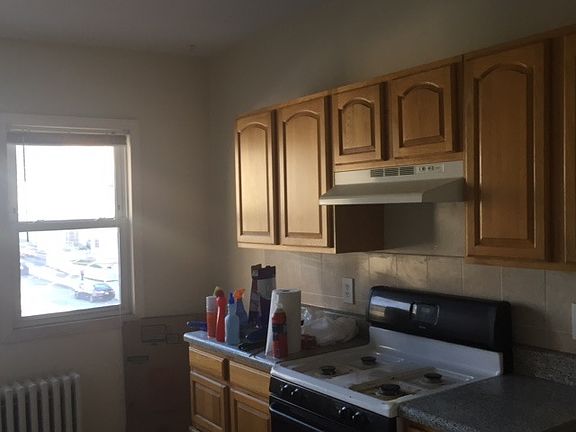 4th image of 1289 Bay St APT 2R