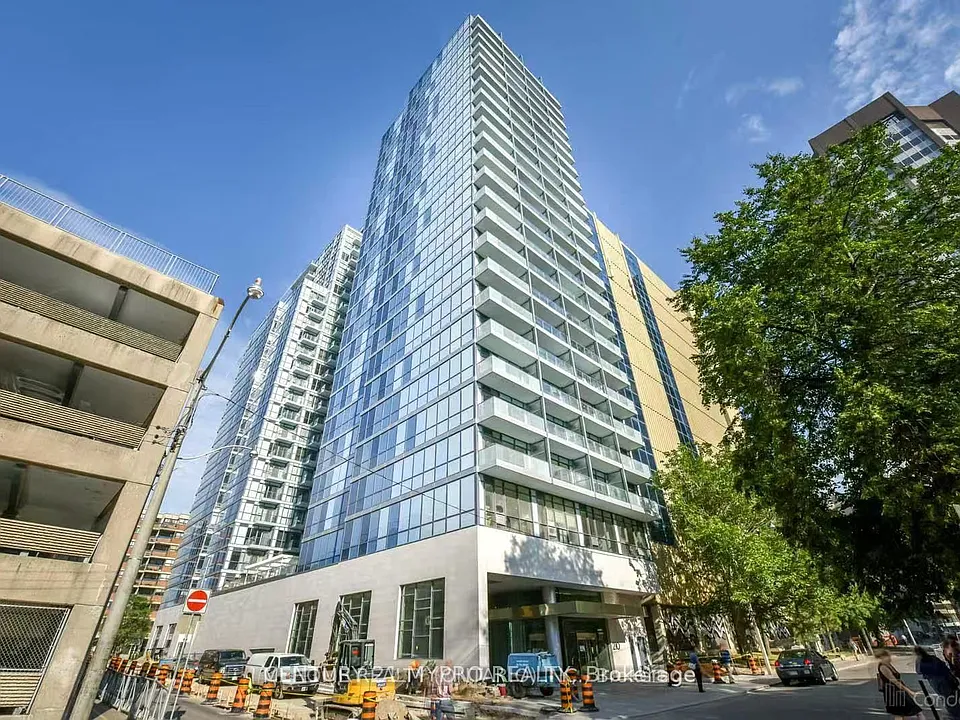 210 Simcoe St #1802