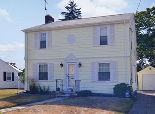 63 Budlong Ave, Warwick, RI 02888