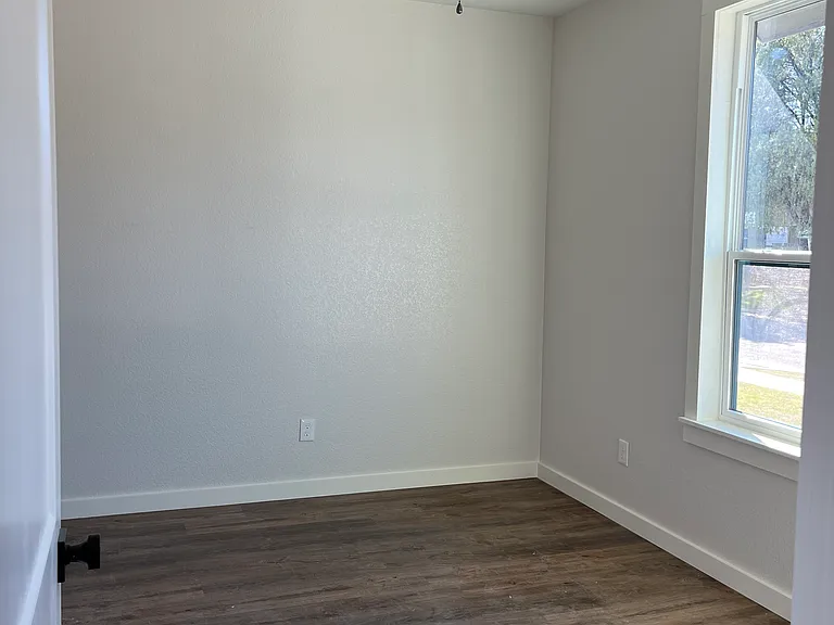 2725 Gordon Ave — Photo 30