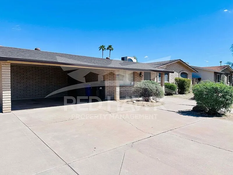 3 bed, 2.0 bath, 1839 sqft, $1,995 — Photo 3