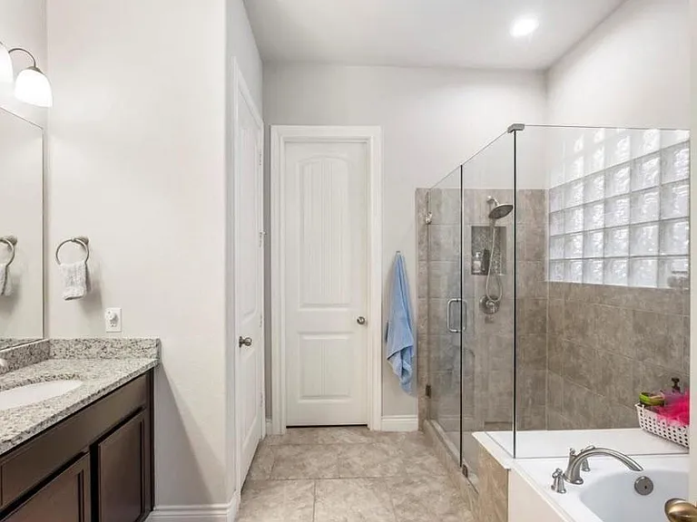 5231 Pickford Grv — Photo 16