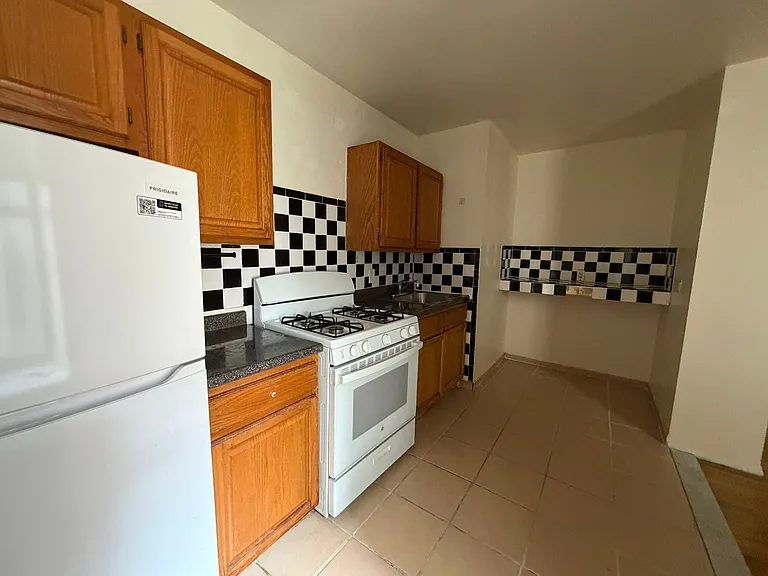 1365 Sheridan Ave #4B — Photo 7