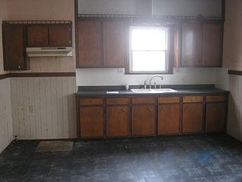 3rd image of 3912 Storer Ave