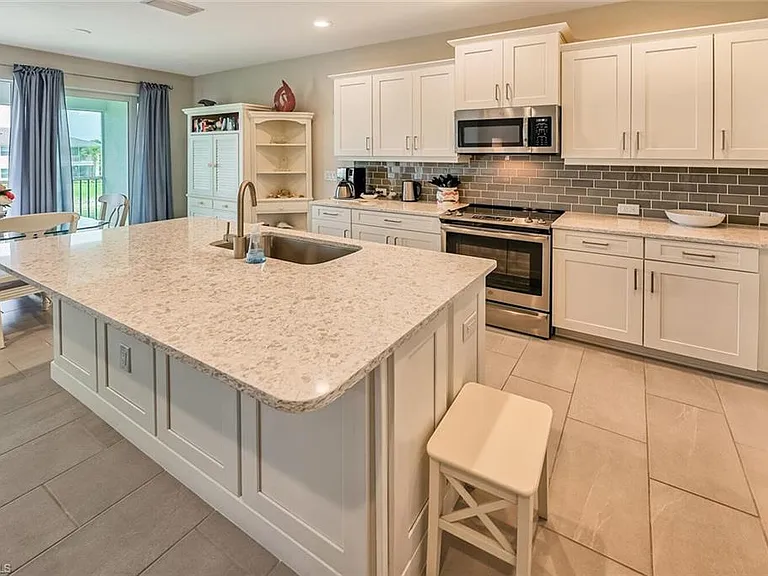 6954 Avalon Cir #707 — Photo 6