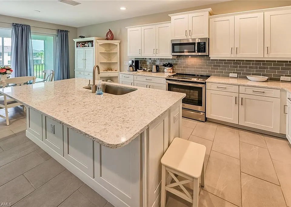 6954 Avalon Cir #707
