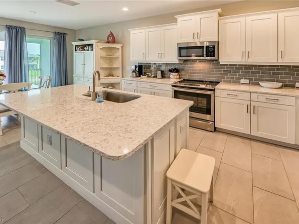 6954 Avalon Cir Unit 707, Naples, FL 34112