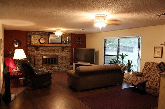 4th image of 2201 Bell Ave